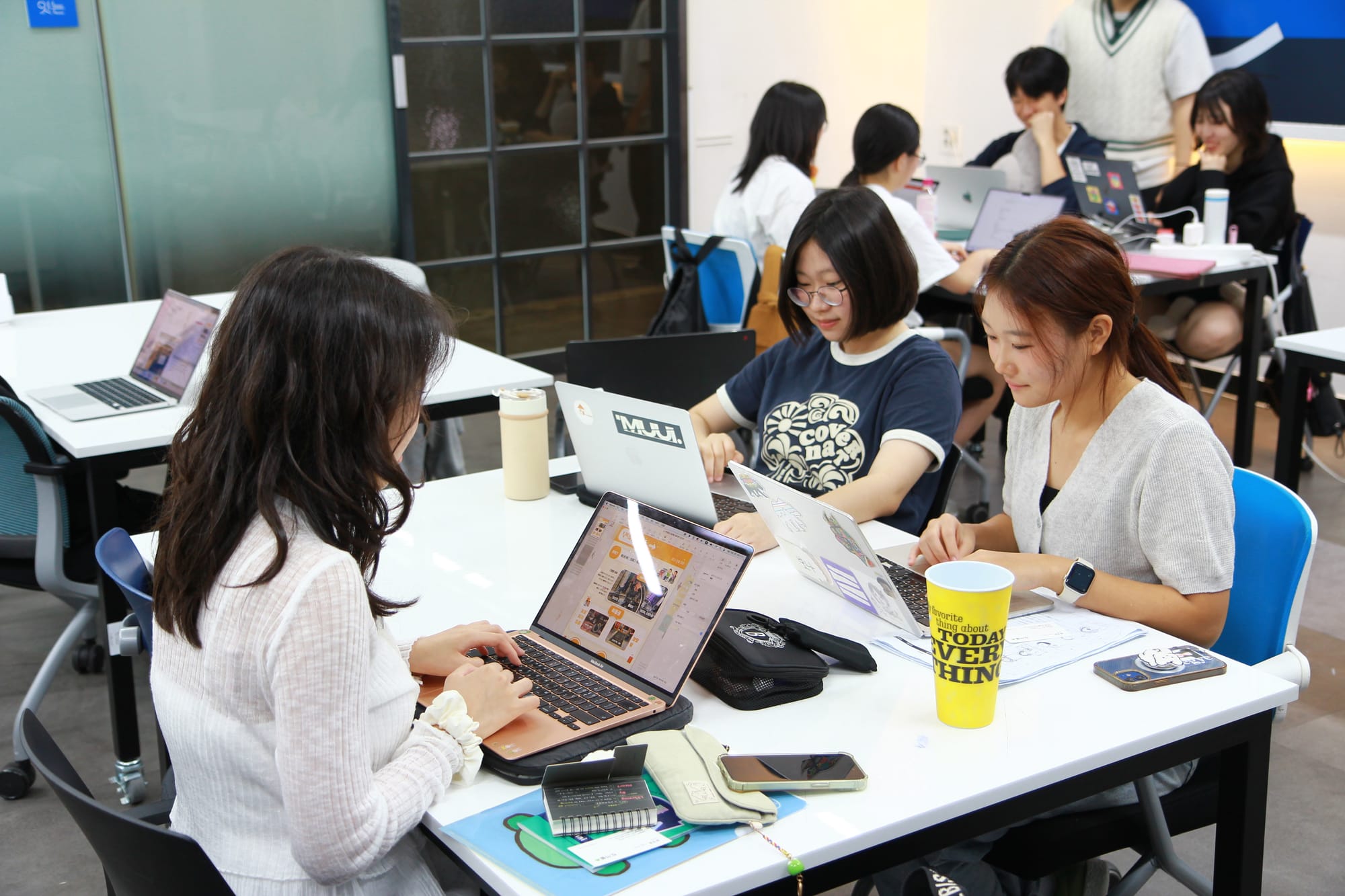 강의, 시험, 심지어 졸업도 없는데... "이 학교 와서 사람이 바뀌었어요"