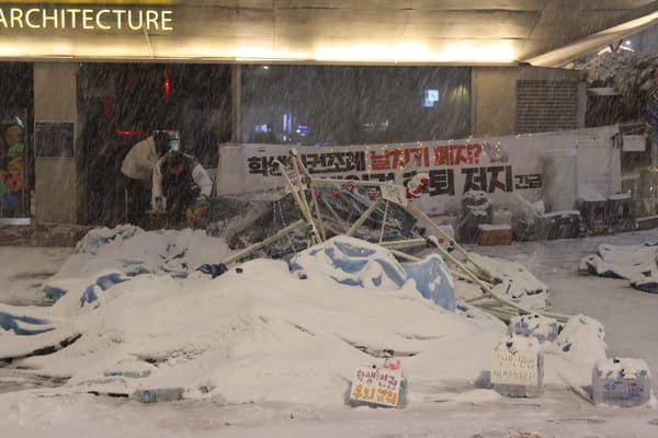 펑펑 내린 첫눈, 소원은 '학생인권조례 존치'